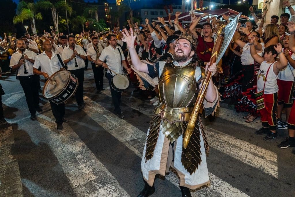 ¡Ruge el Mediterráneo! Villajoyosa celebra su gran noche con la Entrada Cristiana más vibrante del año ¡Ruge el Mediterráneo! Villajoyosa celebra su gran noche con la Entrada Cristiana más vibrante del año