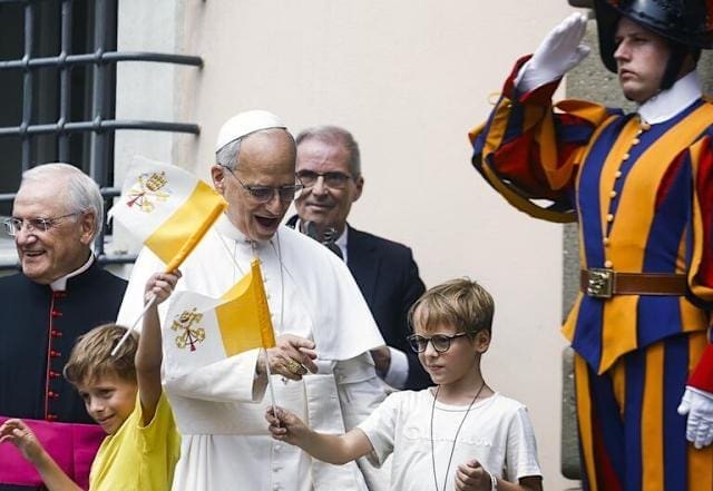 “Ángelus del Papa León XIV en el Vaticano | Mensaje de Fe, Amor y Familia – 17 Agosto 2025”