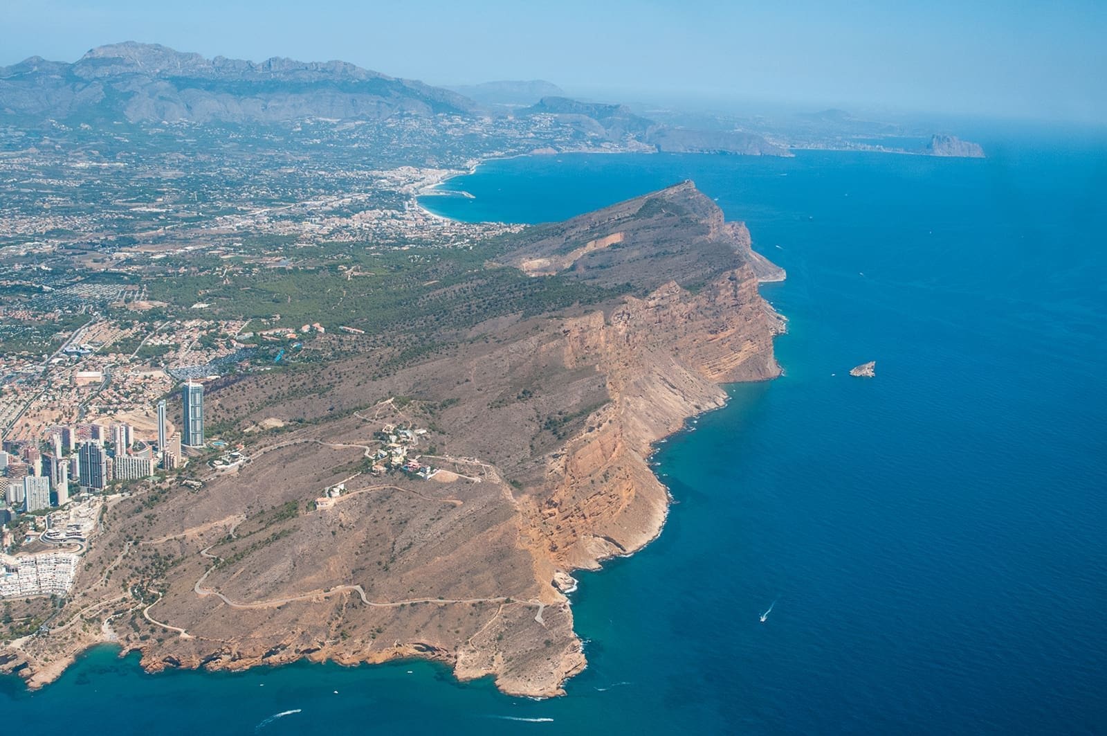 ¡300 MILLONES DE EUROS EN JUEGO! EL MAYOR ESCÁNDALO URBANÍSTICO DE BENIDORM EXPLOTA EN SERRA GELADA