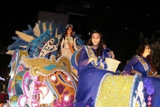 Benidorm desfile de carrozas fiestas mayores patronales 2025 Benidorm desfile de carrozas fiestas mayores patronales 2025