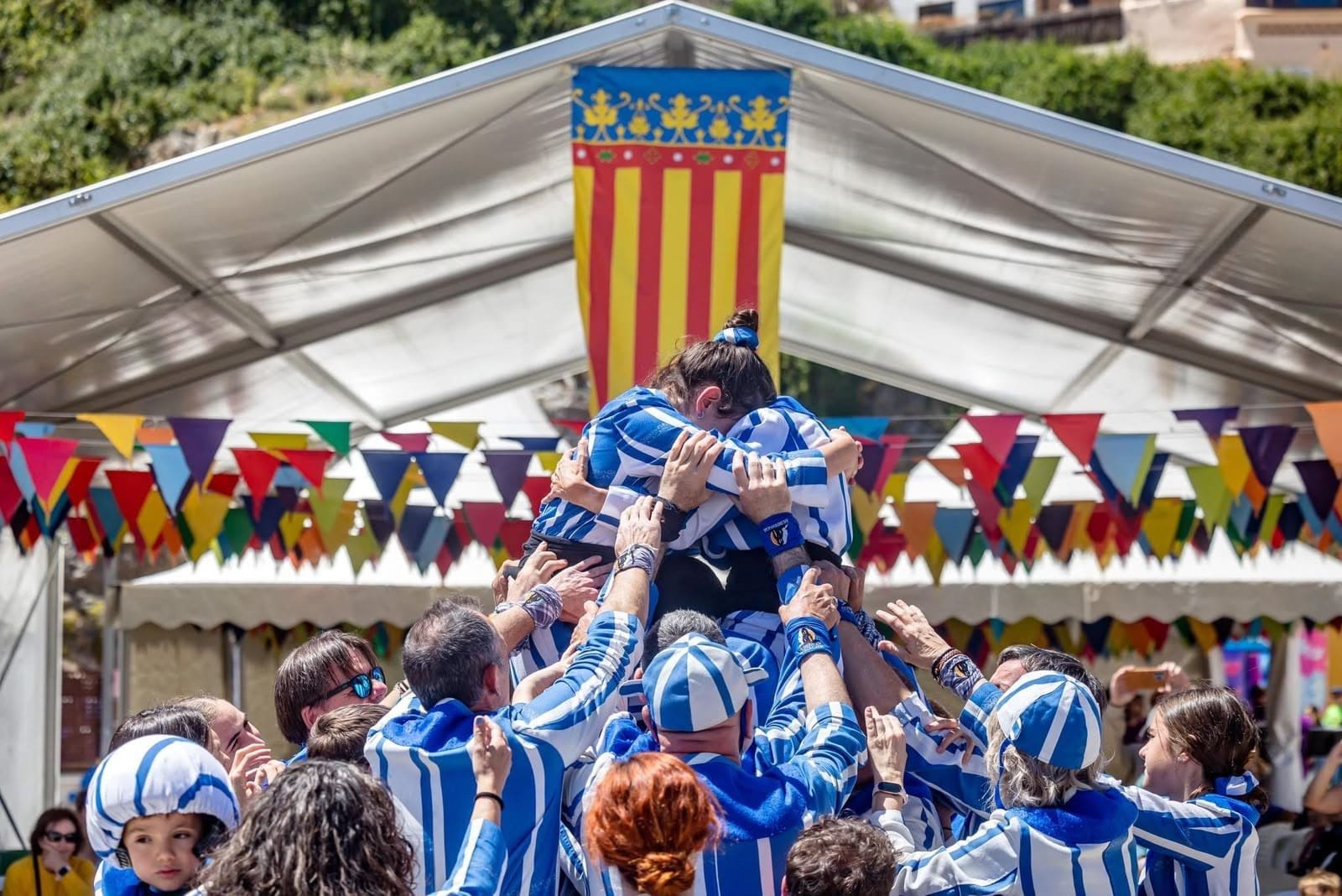 🔥 FINESTRAT ESTALLA DE FIESTA EN SU 746 ANIVERSARIO: MÚSICA, VINO Y LA IMPRESIONANTE MUIXERANGA TOMAN LAS CALLES 🔥 🔥 FINESTRAT ESTALLA DE FIESTA EN SU 746 ANIVERSARIO: MÚSICA, VINO Y LA IMPRESIONANTE MUIXERANGA TOMAN LAS CALLES 🔥